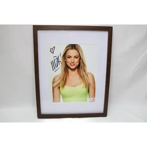 Autographed Iliza Shlesinger Framed 8x10 Photo - (Beckett)