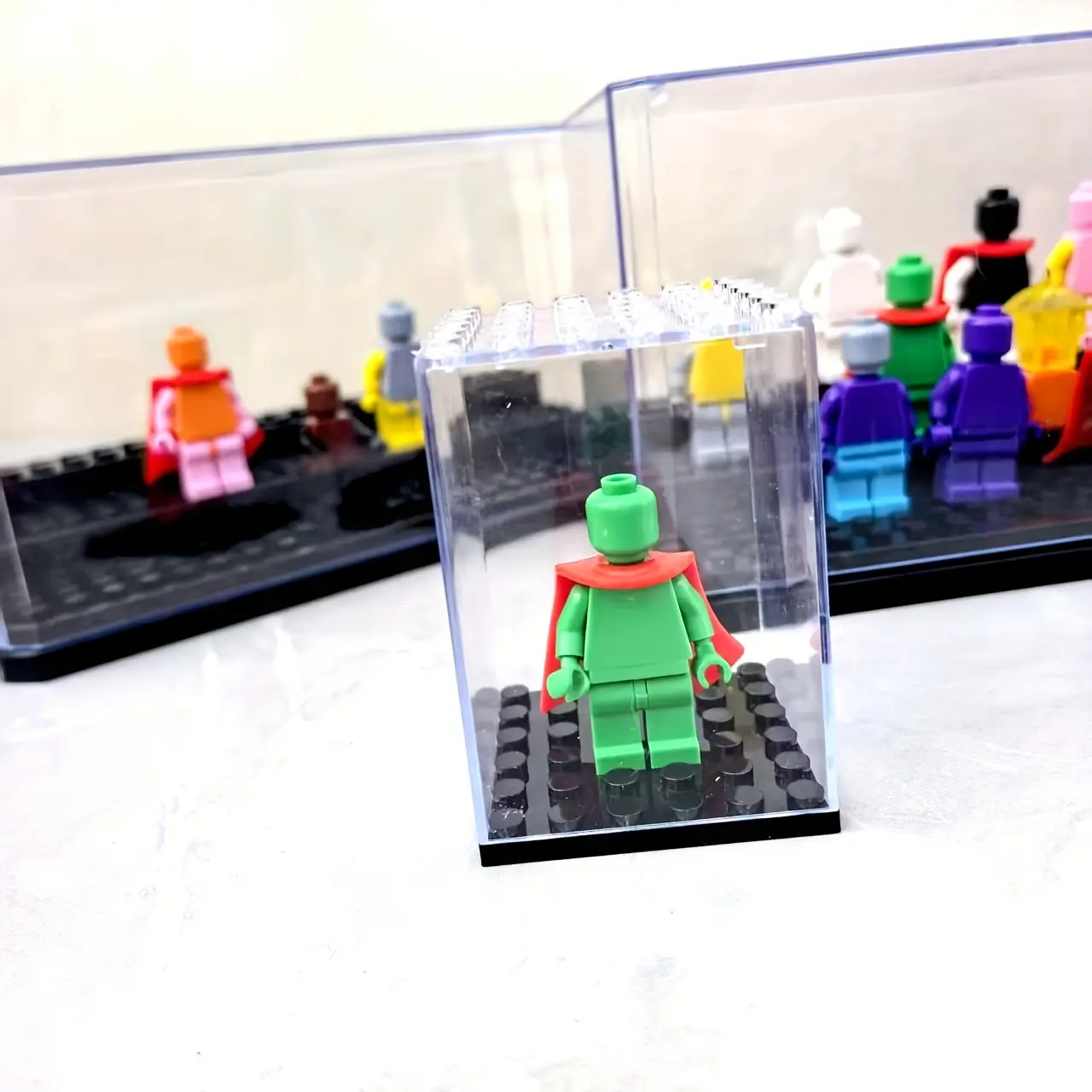 Acrylic Display Case with Miniature Figures - Transparent Storage Box for Collectible Toys, Collectible Figure Decor, Uniform Figures, Clear Viewing Showcase, Protective Holder for Figurines, Models & Statue, Statue Bobblehead, Toy Storage Box