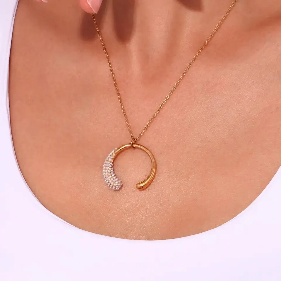 Twilight pendant Necklace