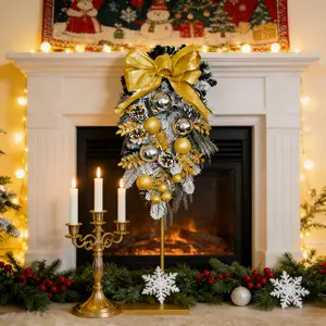 Classic Christmas wreath, featuring artificial pinecones and berries. A festive decoration suitable for indoor and outdoor settings. Can be used for wall and tabletop decoration. Does not require power supply.