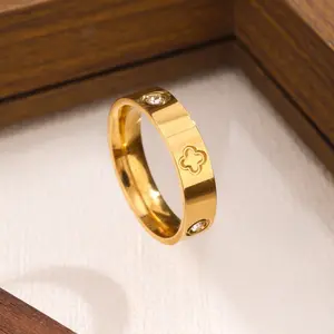 This understated yet luxurious four-leaf clover diamond-encrusted titanium steel ring is resistant to fading and features a stylish design, making it the perfect gift for women.