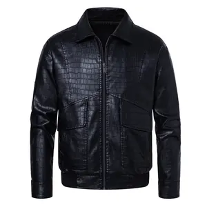 Crocodile-patterned lapel leather jacket with delicate and stiff texture, retro workwear-style large pocket design, cool and stylish, suitable for autumn and winter daily commute and street wear, showing men's charm.