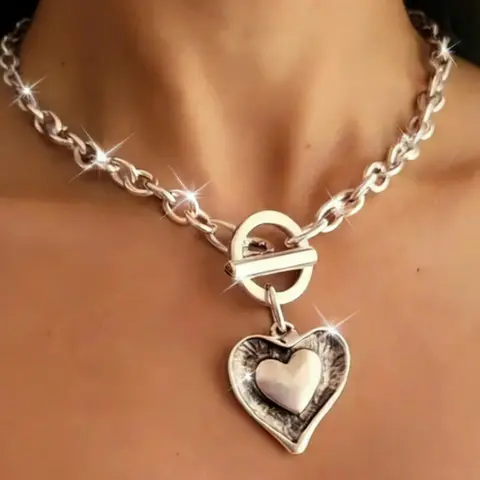 Fashionable and Simple Heart Style Choker OT Buckle Chain Necklace, Casual and Personalized, Versatile Daily Wear Necklace for Women's Daily Commuting, Dainty Fashion Jewelry, Trendy Jewelry, Love Heart Necklace, Heart Design Jewelry, Dainty Necklaces