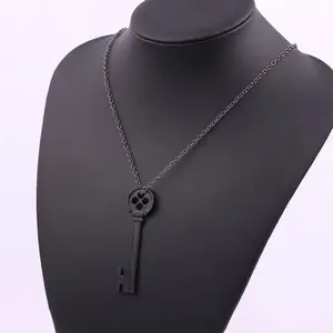 Personalized retro classic style black key pendant necklace, suitable for parties, events and daily wear