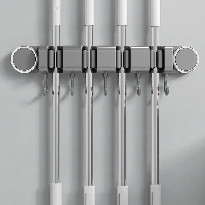 Bathroom suction mop holder for wall mounting, no drilling required. Bathroom door-mounted mop holder with multiple hooks for sweeping. Mop cloth storage rack.