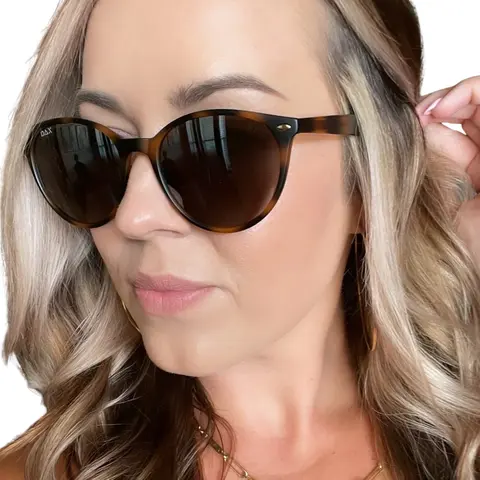 DAX EYEWEAR Asher Women's Vintage Polarized Sunglasses - 00s Style, Tortoiseshell, Horn-Tac Hair Stays Free Design, UV380 Protection, Full Rim, Asher in Black, Glasses Accessory for Women, Unisex Daily Use
