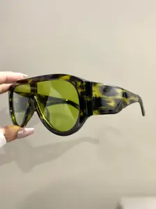 2D flat, 2D flat punk frog shaped sunglasses - oversized flat top frame metal hinge, black turtle shell decoration neutral fashion accessory, bold design, fashionable personality item, fashionable avant-garde glasses,