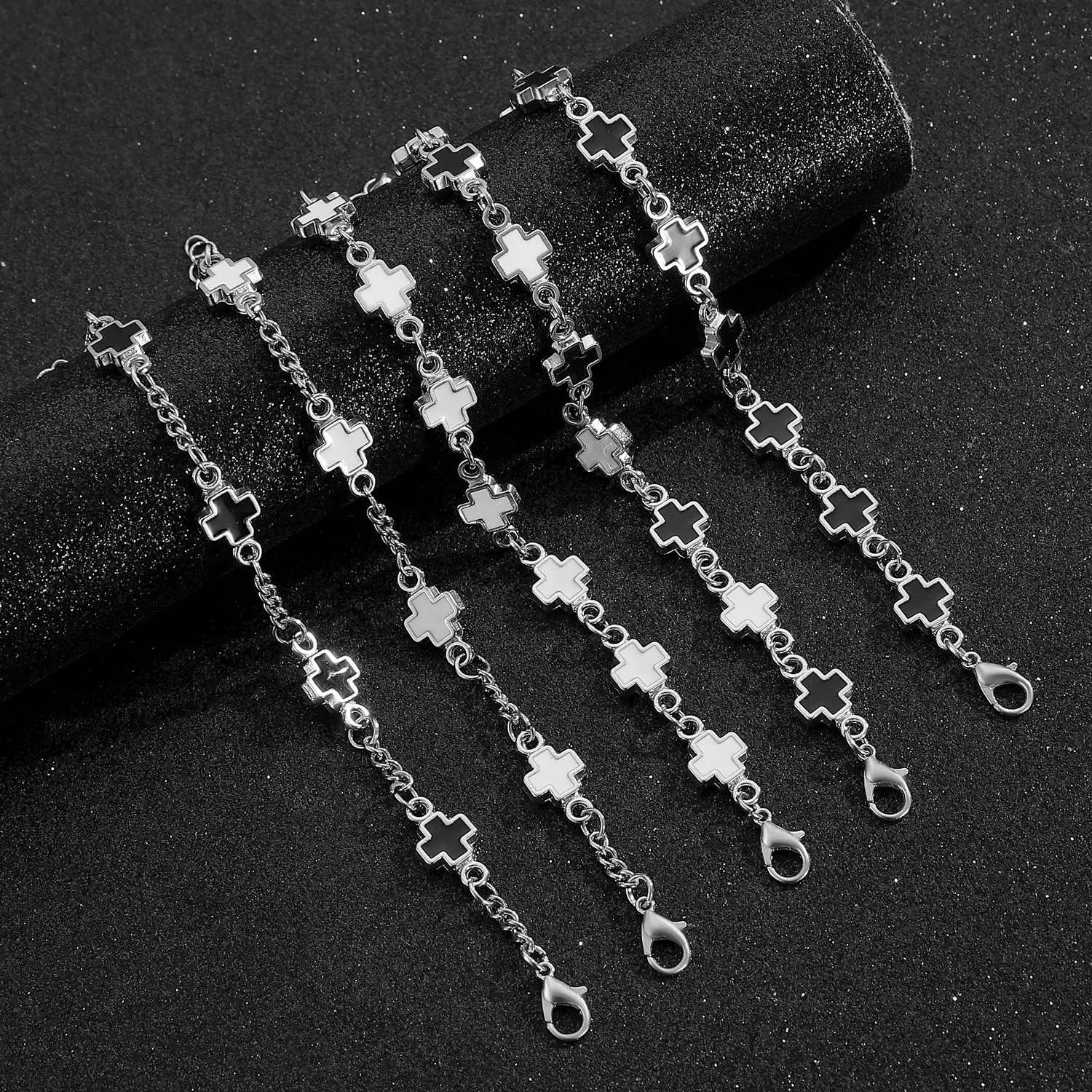 Bracelet for Women with Imitation Pearls and a Hollow Cross Pendant, Elegant and Stylish Jewelry Accessory, Accessories For Women, Stylish Accessories