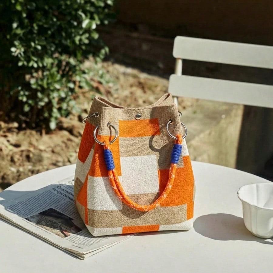 New Fashionable Women's Handbag - Multi-functional Mini Tote with Secure Snap Closure, Small Capacity, Suitable for Travel, Outdoor, Commuting, and Daily Use, Featuring Durable Handles and Stylish Accessories