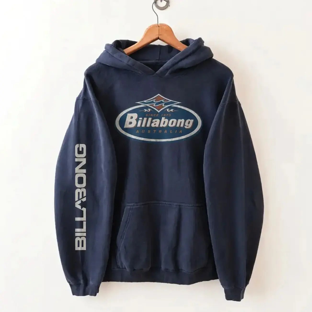 Billabong Vintage Since 1973 Hoodie, Retro Surf Graphic Sweatshirt, Classic Coastal Streetwear Pullover, Unisex Casual Hoodie for Men Women 76N