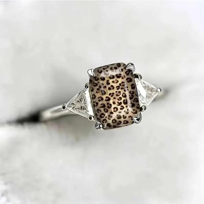 Trendy Y2K Vintage Leopard Print Chunky Resin Ring, European American Style Acrylic Finger Jewelry, Versatile All-Match Women’s Fashion Accessory, Elegant Statement Gift for Daily Styling & Casual Outfit Looks