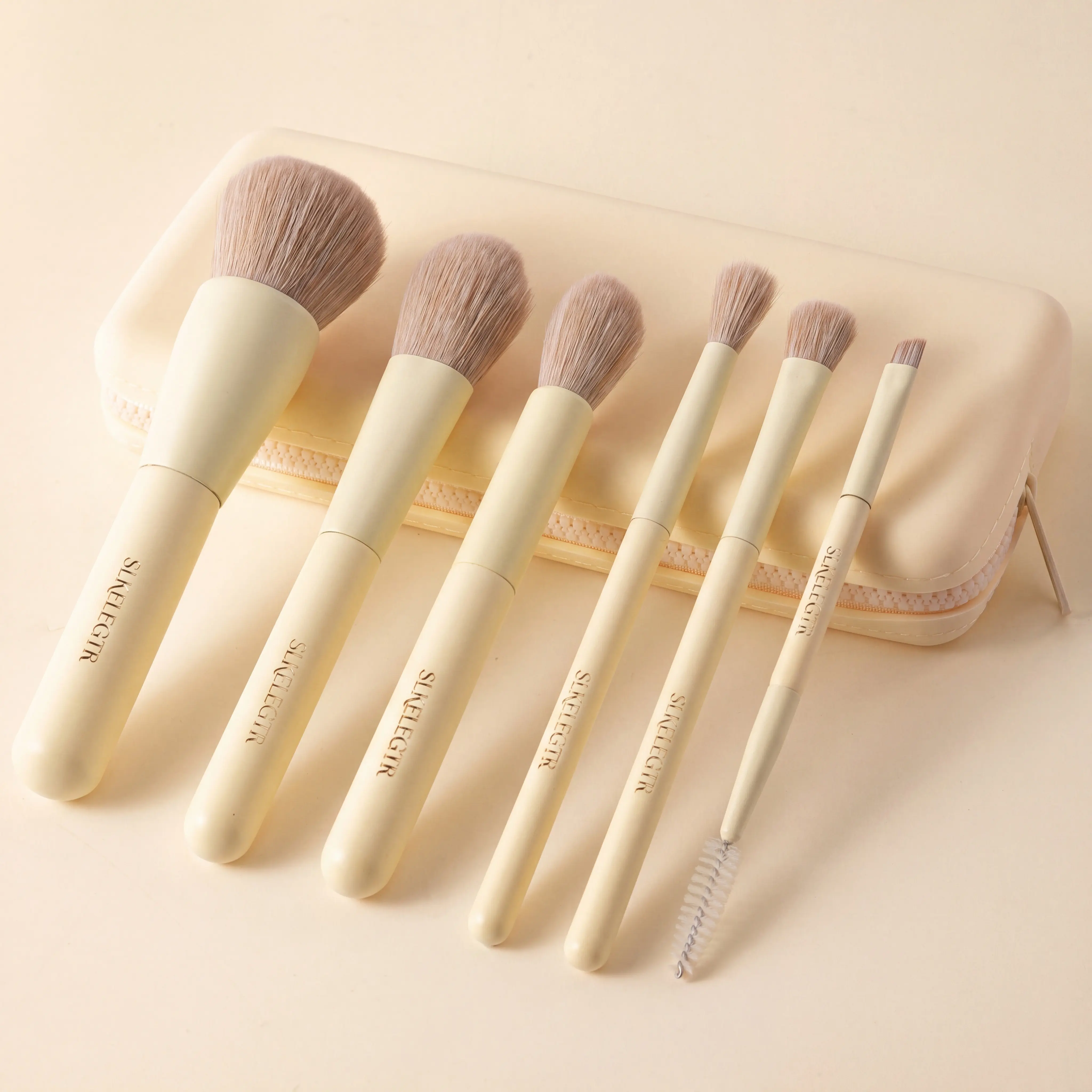 6Pcs Portable Travel Makeup Brush Set - Soft Synthetic Face & Eye Brushes, Silicone Storage Bag Included, Beginner-Friendly Mini Cosmetic Tools for Daily Use
