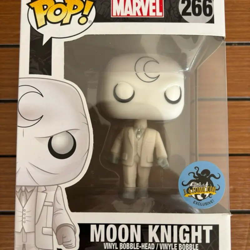 Funko Pop! Marvel Moon Knight LACC Exclusive #266 + FREE Pop Protector