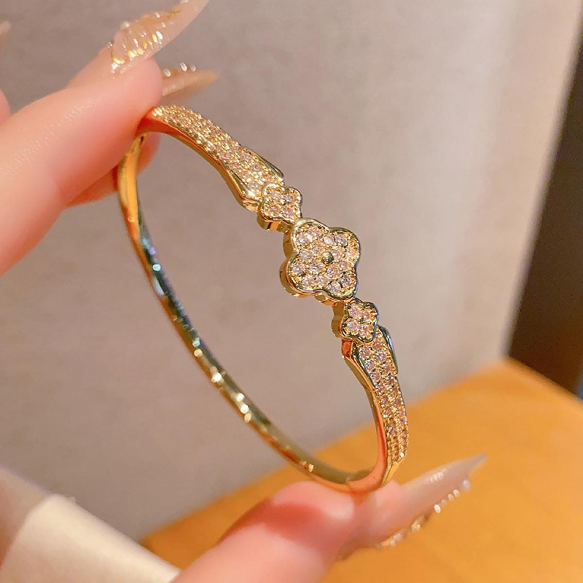 Luxury Clover Bangle Bracelet for Women, Elegant Floral Motif Sparkle Bangle, Premium Polished Statement Bangle, Trendy Aesthetic Formal Jewelry, Timeless Anniversary Birthday Gift for Her