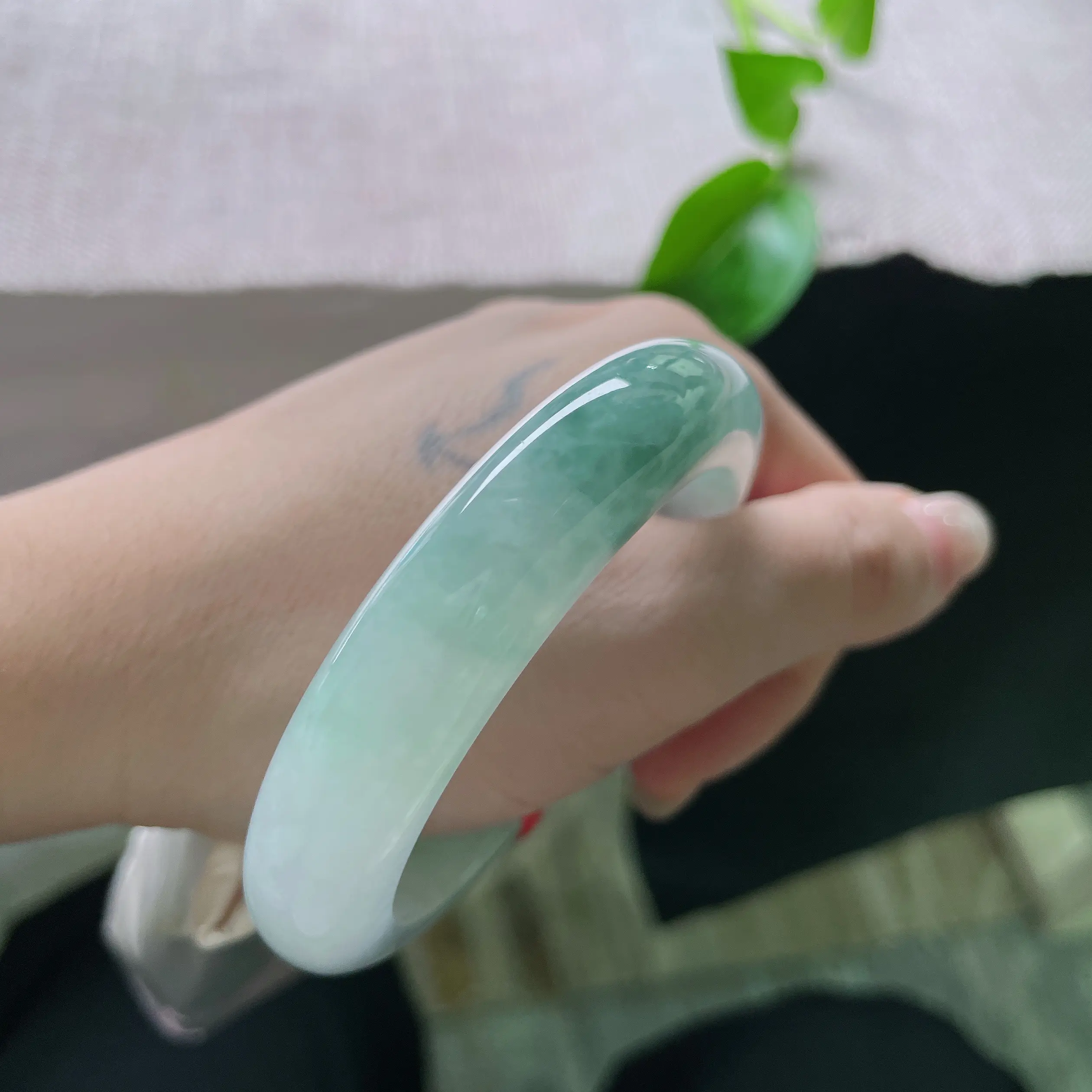 Natural Jadeite Bangle, Elegant Jewelry Accessory for Daily Wear