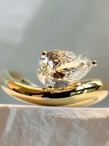 Women's Elegant Waterdrop Pear Zircon Ring, Vintage Wave Twisted Design, Copper Material, All Seasons Jewelry, Geometric Pattern, Elegant Fashion Rings