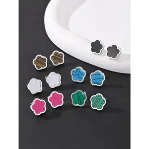 Five-leaf Clover Earrings – Fashionable and Minimalist Stainless Steel Earrings, Suitable for Daily Gatherings, Punk Style, Birthday Gifts, Christmas, and Anniversaries.