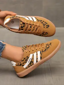 Women's Bright Red & White Two-Tone Suede Retro Sneakers Low-Top Lace-Up Design Gum Sole Casual Trainers Daily Fashion Footwear Outdoor Walking Lifestyle Shoes Christmas heartwarming gift