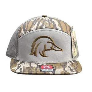 The Woodie 7 - Mossy Oak Bottomland Camouflage (Green)