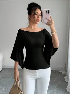 Fashionable and versatile, elegant off-shoulder, wide-sleeved women's shirt, casual and simple commuting style
