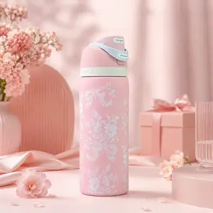 Owala FreeSip 32oz Water Bottle – UO Exclusive Edition: Pink Bows on Toile Pattern – 100% Brand New