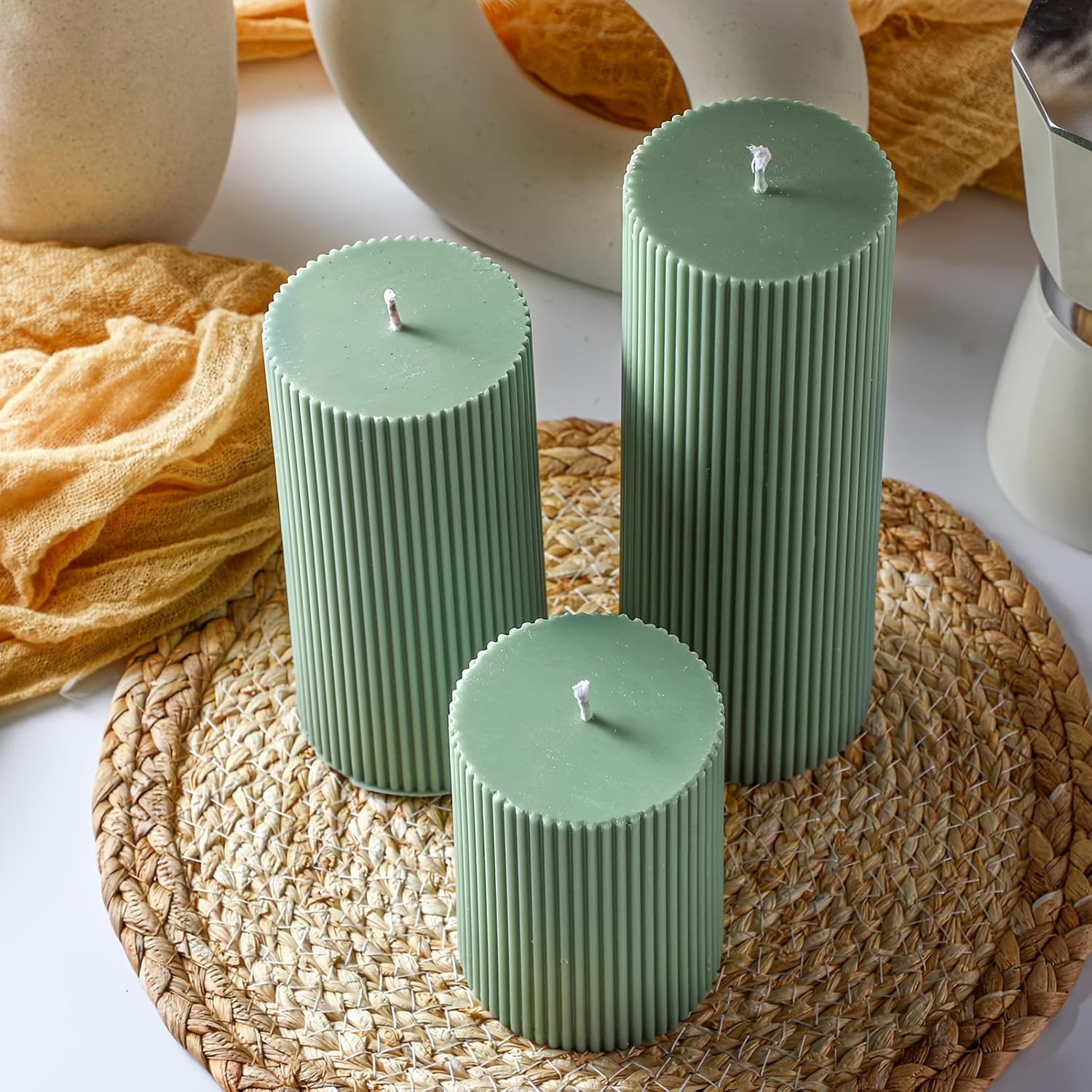 Set of 3 green ribbed pillar candles, widths 5 cm, heights 5 cm, 7.5 cm, 10 cm, large soy wax beeswax, pillar candles, aesthetic ribbed design, suitable for modern home decor in bathroom and living room, ambient lighting,wick wisdom candles
