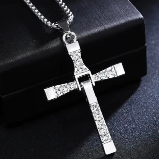 Fashionable Cross Chain Jewelry Necklace - Casual Spiritual Empowerment Accessory, Everyday Look Pendant for Active Lifestyles, Statement Piece Gift for Cinema Fans, Spiritual Jewelry, Chain Jewelry Necklaces