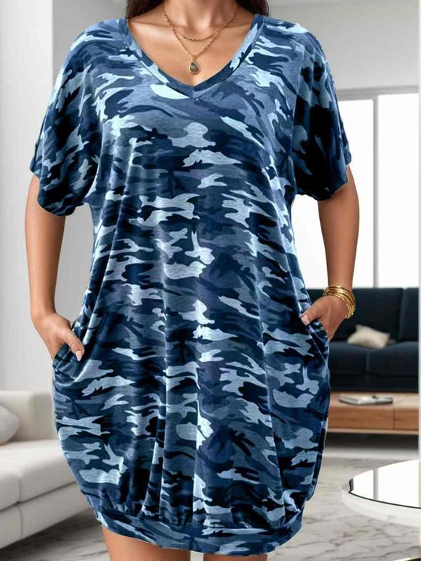 Plus Size Camo Print Pocket Tee Dress, Casual V Neck Batwing Sleeve Short Dress for Summer, Women's Plus Clothing for Daily Wear