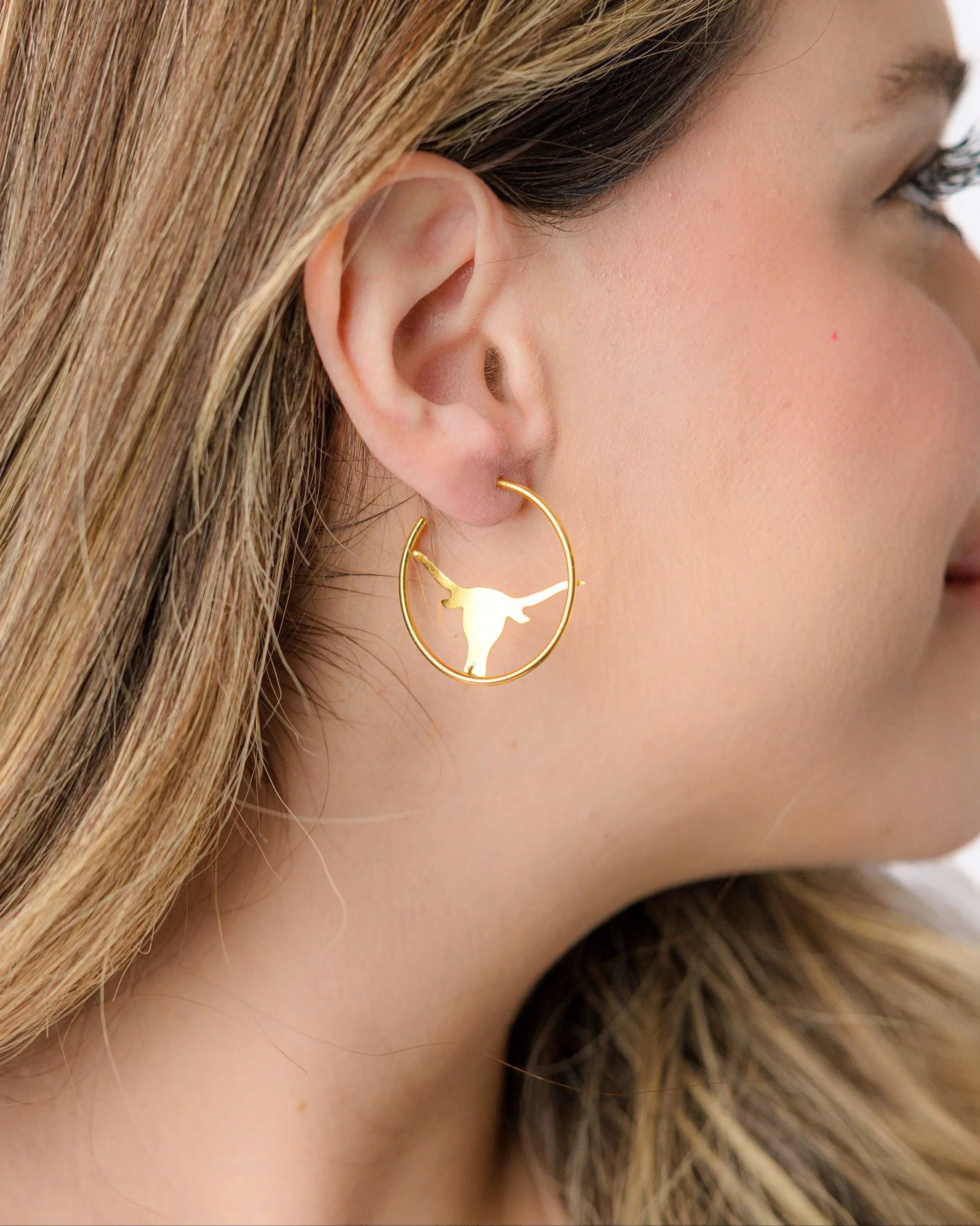 Longhorn Golden Earrings - Elegant Design with Secure Clasp for Versatile Wear