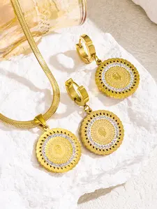 New round portrait 14K gold-plated stainless steel earrings, necklaces and jewelry set. The light luxury and versatile collarbone chain is suitable for ladies. It is fashionable and elegant, making it the best Christmas gift for friends