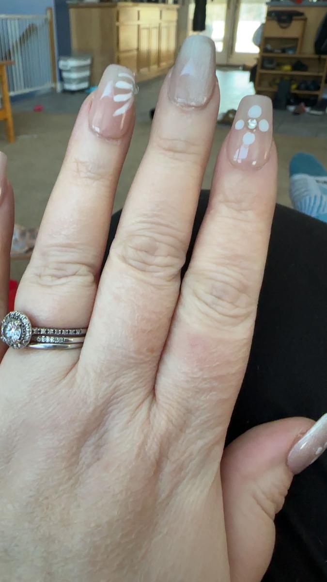 Item: M(short/medium), $25.99 9bags, host:Karina