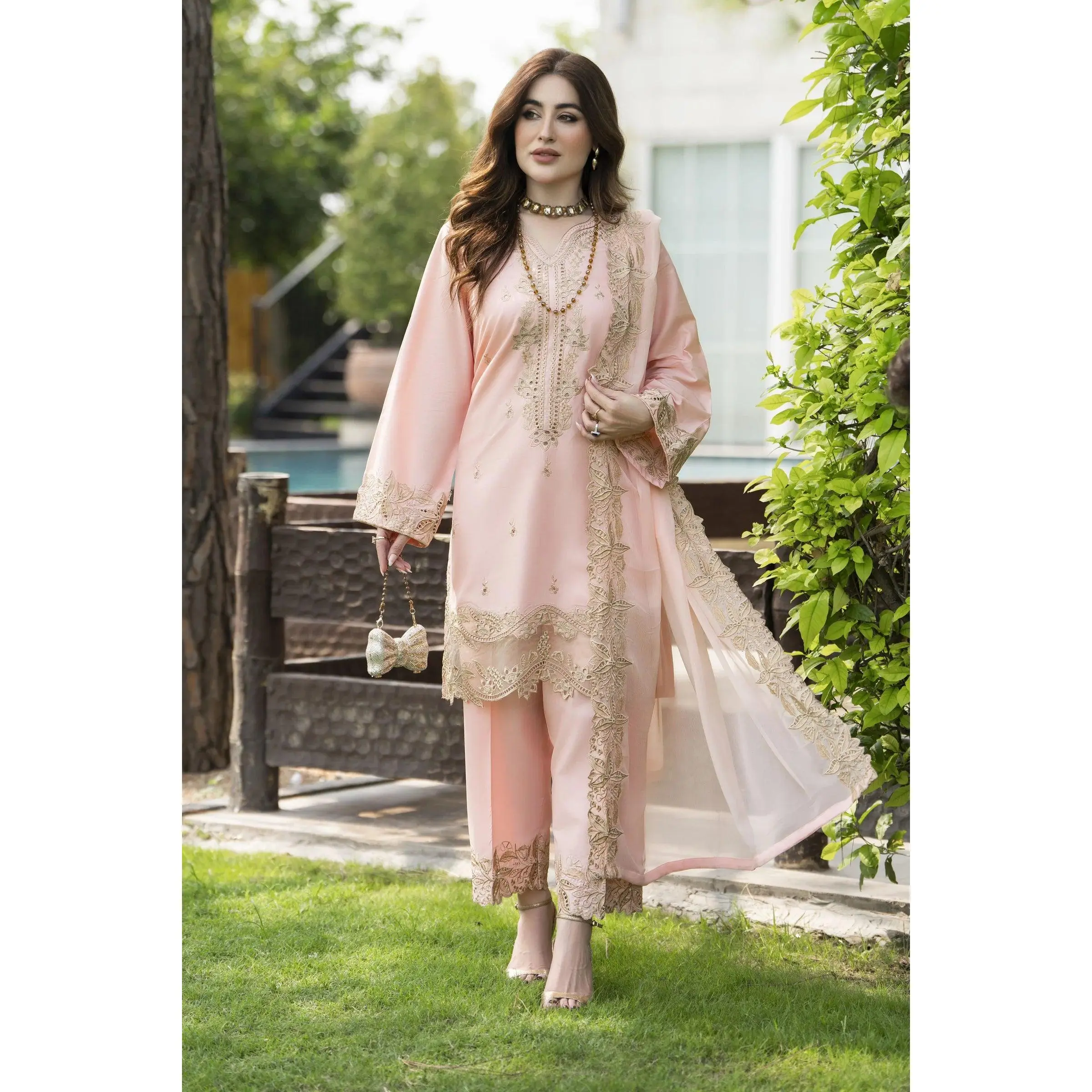 Gul Warun 3pc Embroidered Cotton Suit with Chiffon Scalloped Dupatta – AMG7