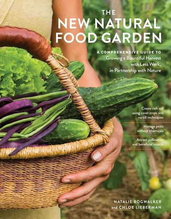 The New Natural Food Garden: A Comprehensive Guide to Growing a Bountiful Harvest with Less Work, in Partnership with Nature by Natalie Bogwalker (Paperback)