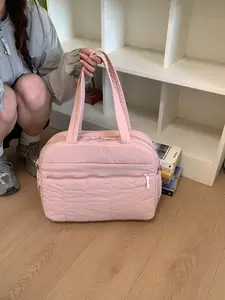 Travel Tote Bag with Adjustable Straps, Large Capacity, Fashionable Sports and Travel Bag, Laptop Compartment, Zipper Pockets, Durable Polyester Fiber, Travel Duffle Bag, Travel Essentials Bag