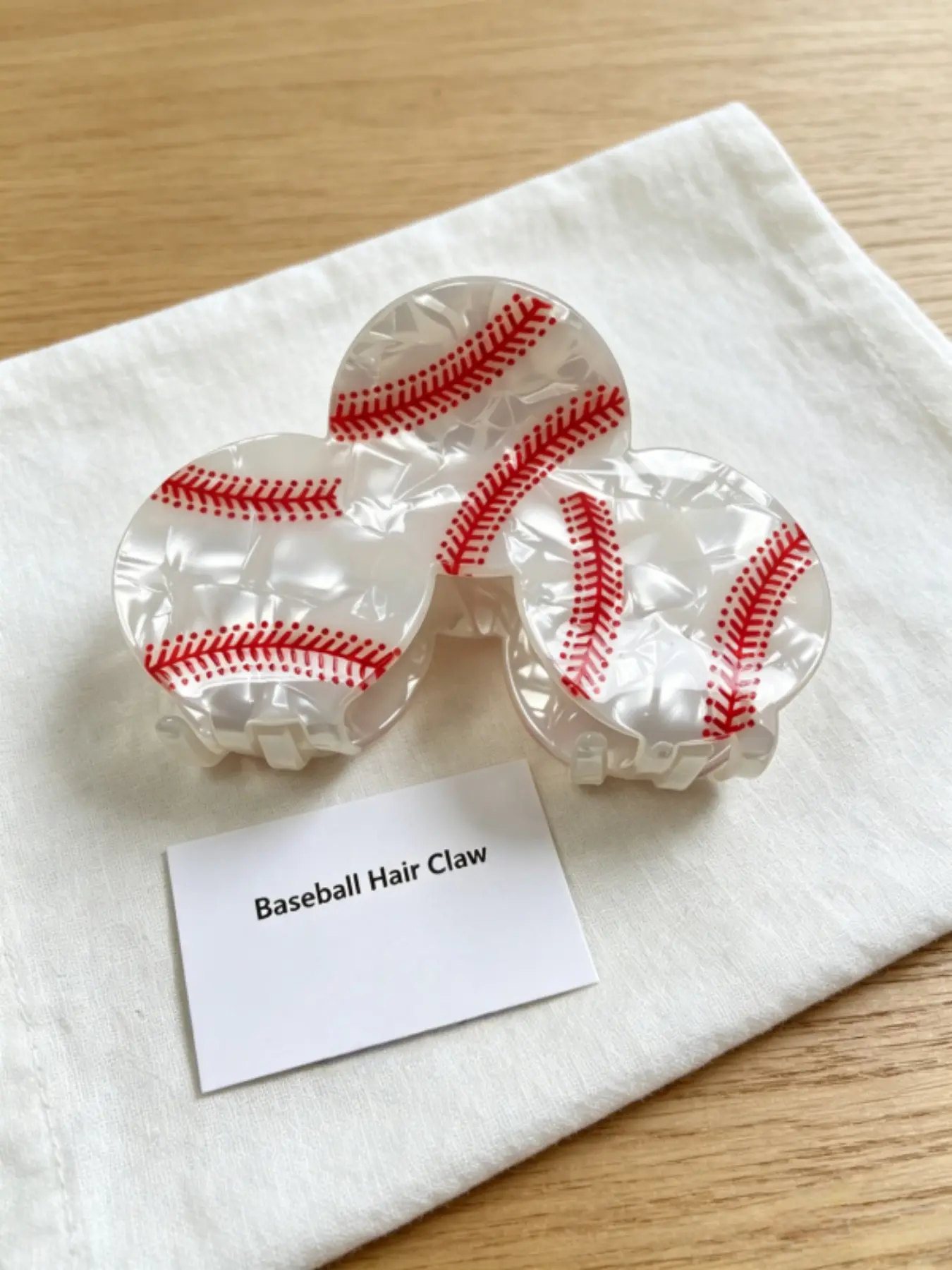 Baseball Hair Claw Clip, Acrylic Sports Theme Women's Hair Accessory, Transparent Clips, Fun Claw Clips, Non-Slip Hair Clips for Thick and Thin Hair, Perfect for Game Day and Daily Wear, Hairclip