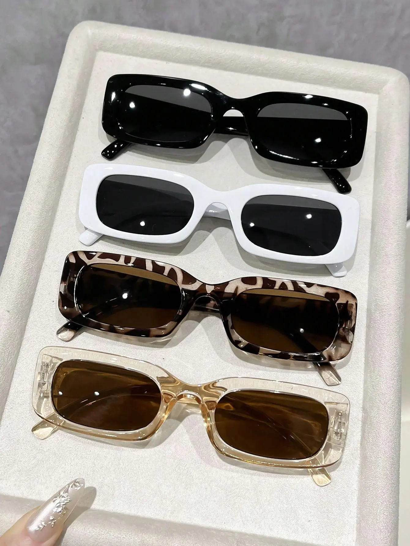 Retro-Chic Full Rim Sunglasses - Vintage Aesthetic, High-End Geometric Design, Eyewear Fashion, Practicality and Style, Enhance Visual Appeal, Versatile for Summer Beach Parties, Driving, Business Casual Wear, Travel Gifts