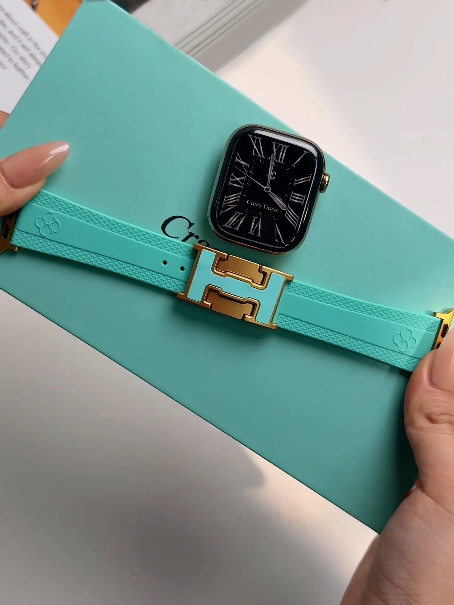 CrazyGrass Premium Silicone Watch Band with Magnetic Clasp Suitable For Apple Watch 38/40/41/42/44/45/46/49mm Breathable Casual Women's Elegant Strap for Work & Daily Sport  Water-Resistant For Series 10-1 ultra Se Watch Accessory Wearable Adjustable