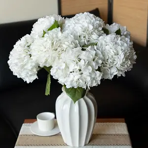 Artificial white hydrangea, 2 pieces. The silk-like hydrangea bouquet looks very realistic. Suitable for weddings, home decoration, party occasions, table layout, garden decoration and office decoration. These white flower decorations won't fade.