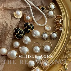 Vintage Light Baroque Pearl Earrings French Retro Flower Exaggerated Large Earrings Light Luxury Ear Accessories