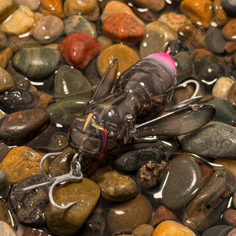 Realistic Topwater Wasp Crawling Fishing Lures Insect Design Noisy Splash Action Floating for Bass and Trout Fishing Anglers, Wasp Lure