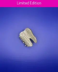 Small Glittering Gold Tooth Claw Hair Clip