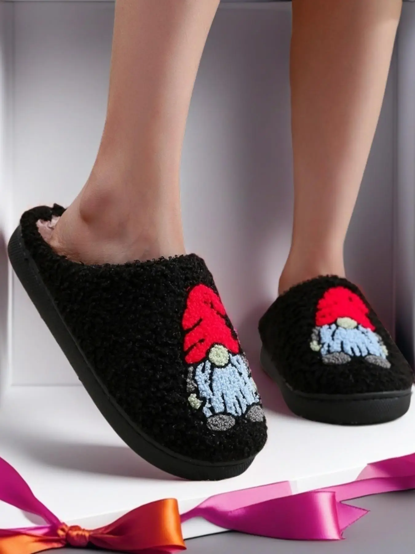 Cute Cartoon Gnome Christmas Pattern Slippers, Casual Soft Comfortable Home Slippers for Women, Fluffy All Seasons House Shoes for Indoor & Outdoor