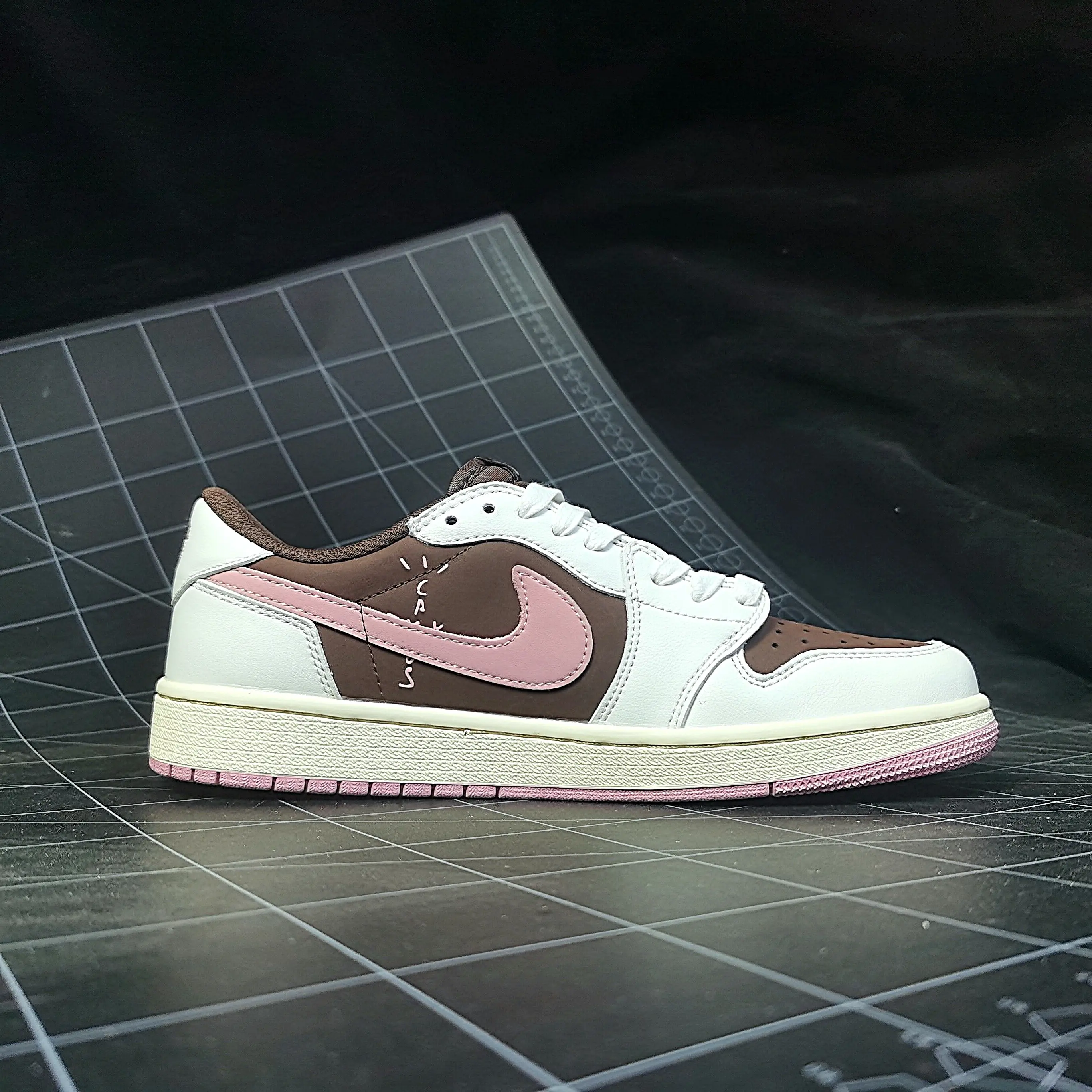 Low‑top streetwear kicks with leather‑suede mixed construction, warm cream‑brown palette highlighted by delicate pastel‑pink trim, elevates soft retro aesthetic for modern youth casual urban styling.