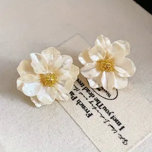 A Pair Of Trendy Girls' Earrings, Camellia Earrings, Light Luxury Niche Earrings, Everyday Versatile, High-end Flower Earrings, Women's Gifts