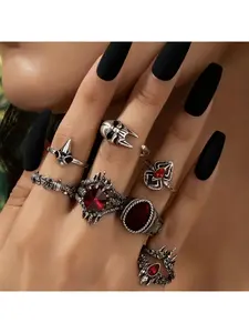 7-Piece Ruby Skull Ring Set for Women Plague Doctor Design Gothic Trendy European American Style Daily Stackable Rings Punk Style Ring