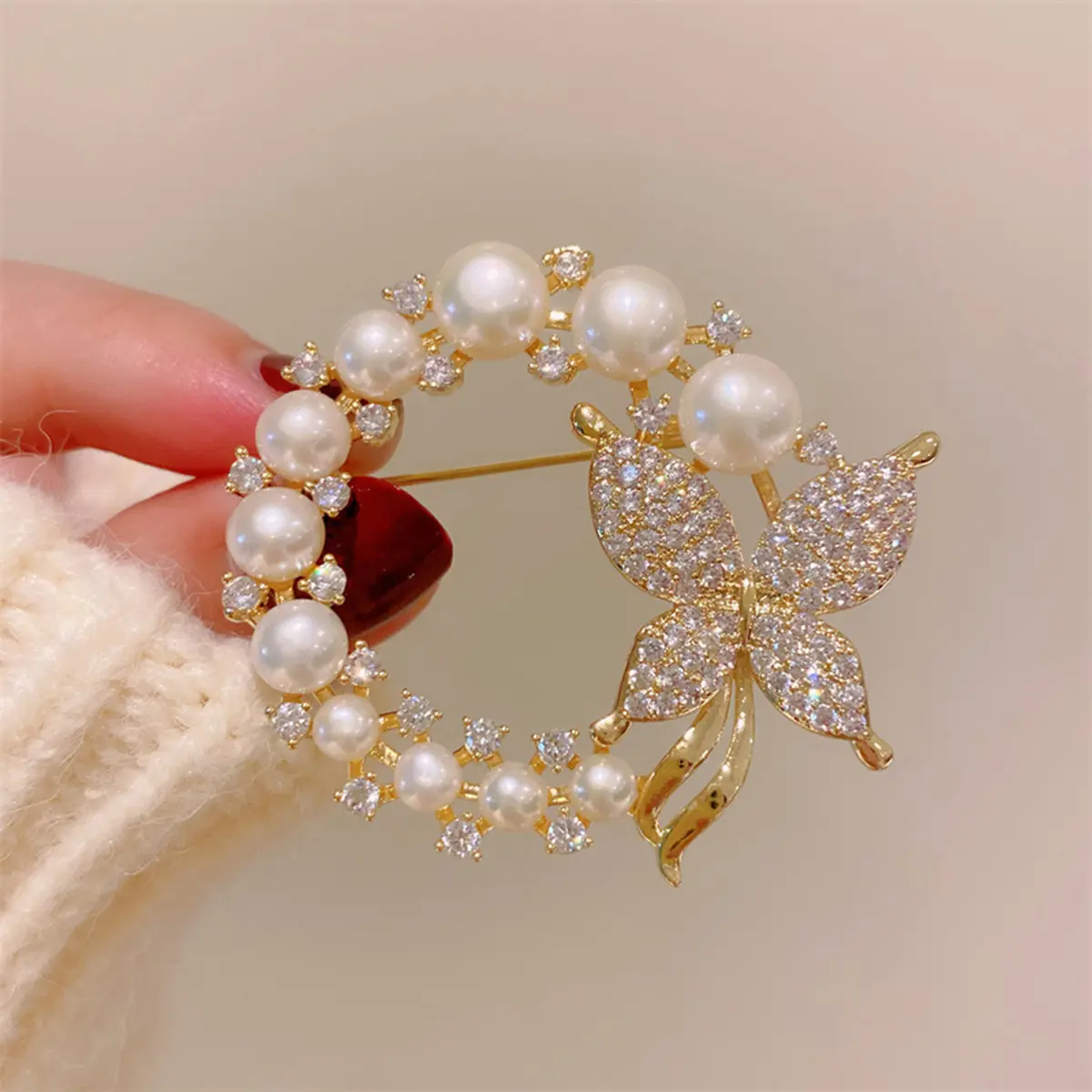 Women's butterfly brooch, fashionable personality clothing brooch, suitable for ladies dress, shirt, jacket gifts