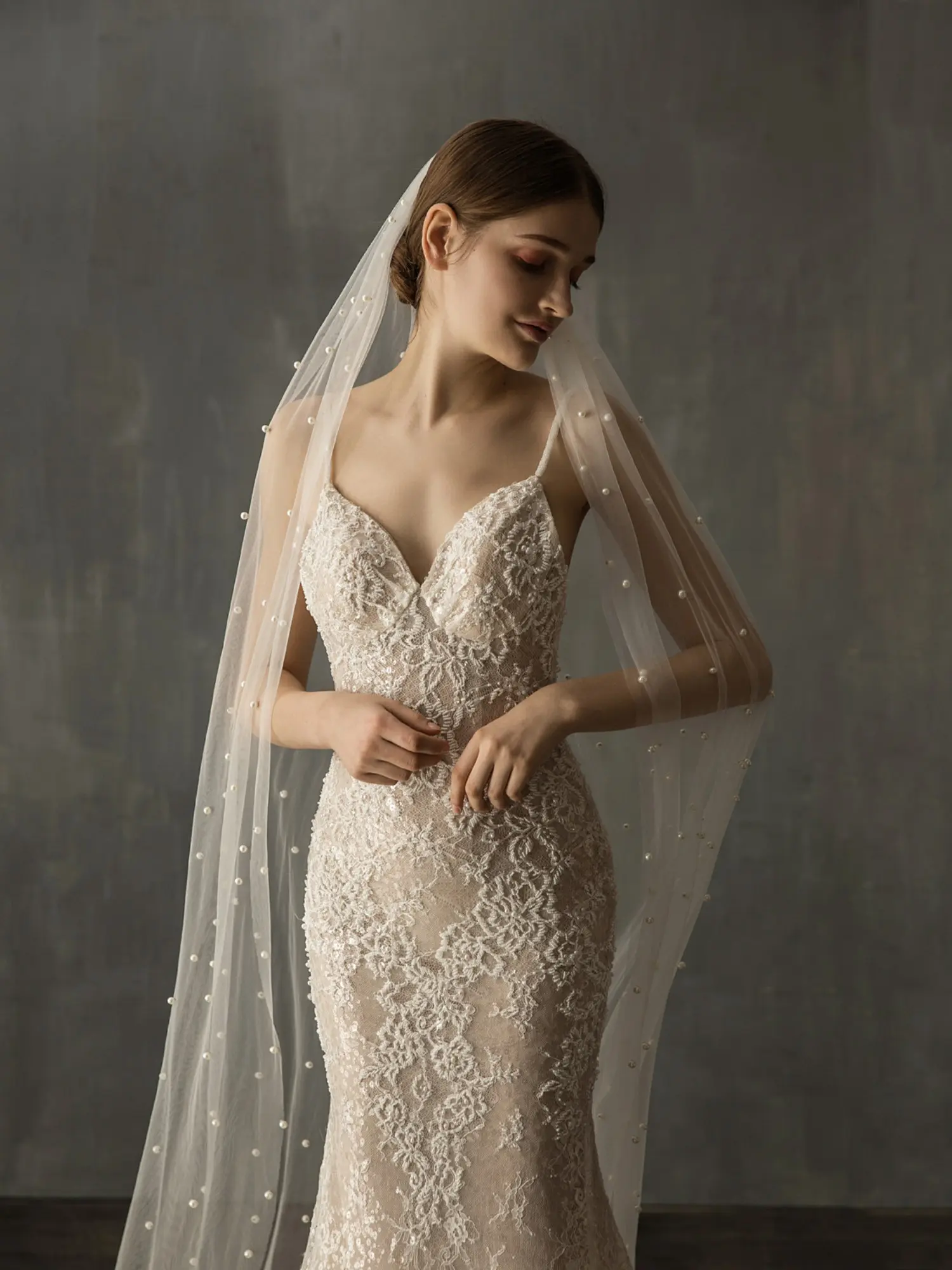 Luxurious Single Layer Bride Veil, 230cm Long Pearl Wedding Veil, Trailing Veil, 150cm Wide Sheer Tulle Bridal Veil with Comb, Western Wedding Veil, Ideal for Bridal Photoshoot & Romantic Wedding