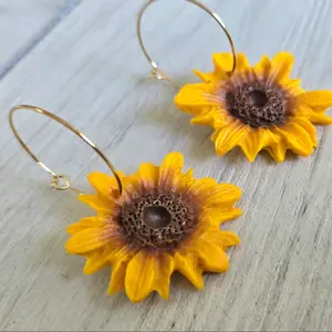 Handmade Polymerclay Sunflower Earrings - Hypoallergenic Hoops in Yellow with Elegant Design and Real Sunflower Details