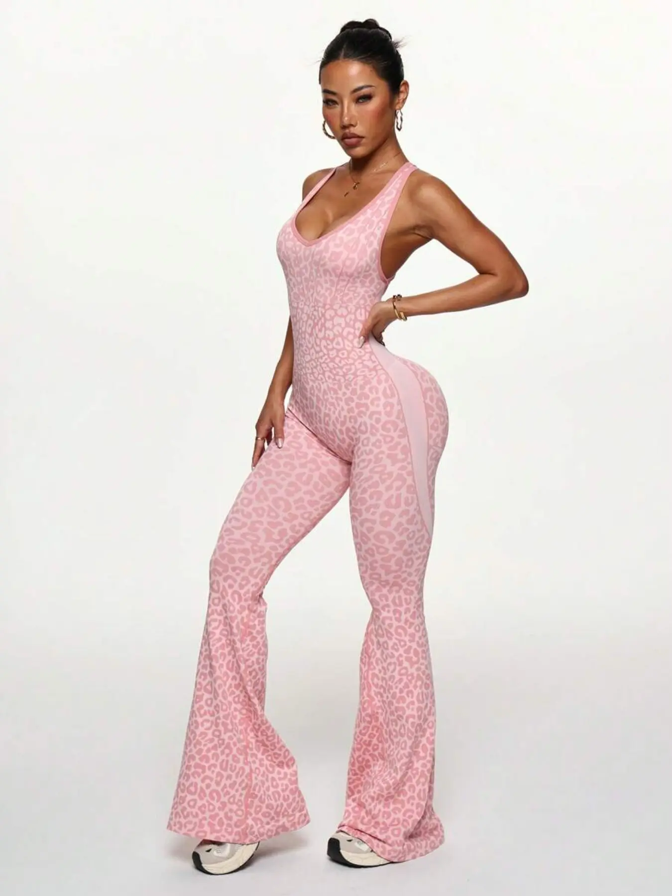 Women's Sporty Workout Jumpsuit with Low-Cut Halter Neck, High-Waisted Flare Pants, Buff Quick-Dry Fabric, Retro Leopard Print, Perfect for Gym & Festivals, Yoga Jumpsuit, Fitness Activewear, Sports Jumpsuit, Yoga Workout Jumpsuits