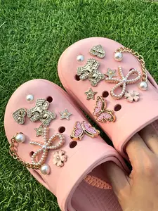 18 Faux Pearl Bowknot And Rhinestone Bear Shoe Charms, Rhinestone Shoes Charms, Footwear Accessories, ABS Rhinestone Decorations, Shoe Clip Additions for Women'S Sandals, Slippers, Great for Mother'S Day And Holiday Birthday Party Gifts